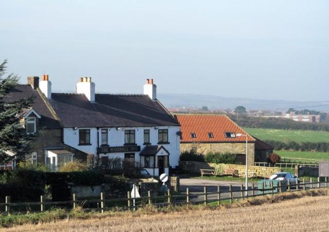 The Windmill Inn - Whitby Stainsacre Buitenkant foto