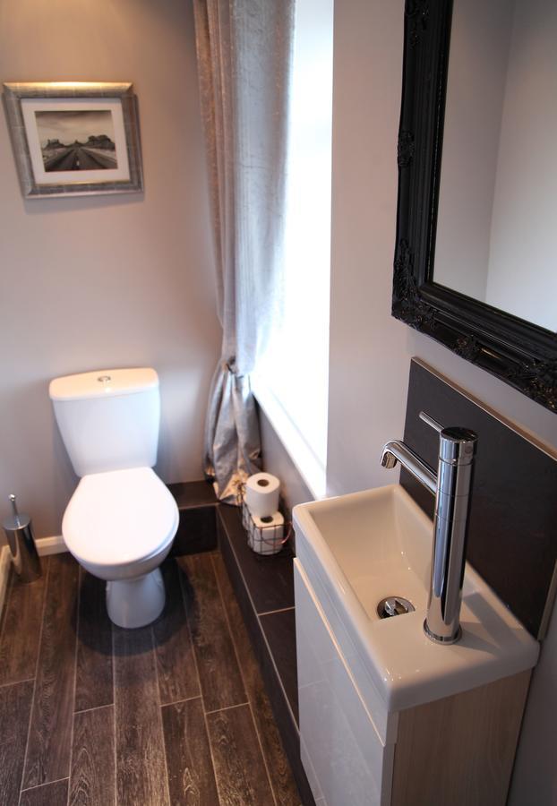 The Windmill Inn - Whitby Stainsacre Buitenkant foto